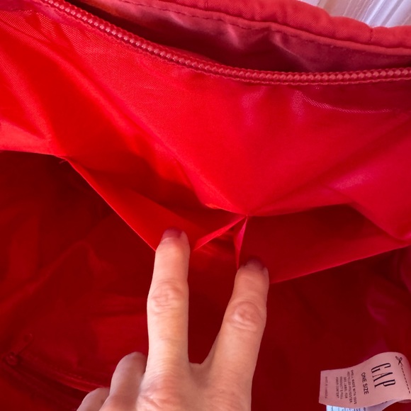 Gap Red Quilted Tote Bag Puffer Style bag with Straps Lightweight Large Zipper - Picture 6 of 9